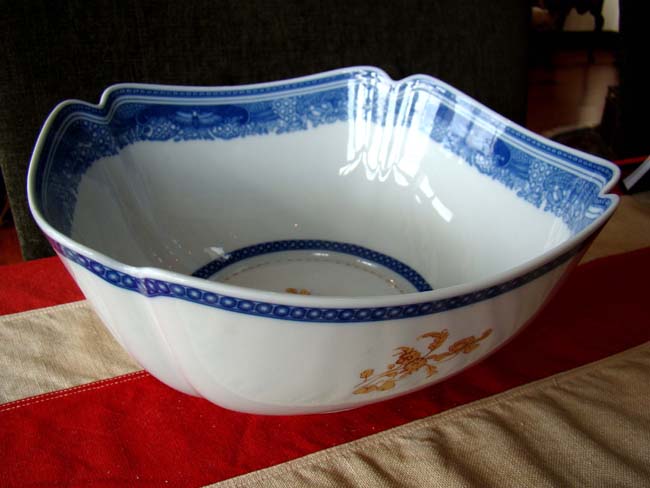 A Chinese Export Style "SOCIETY OF THE CINCINNATI" Presentation Bowl by Mottahedeh — image 5